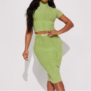 FASHION NOVA. SKIRT SET -LIME